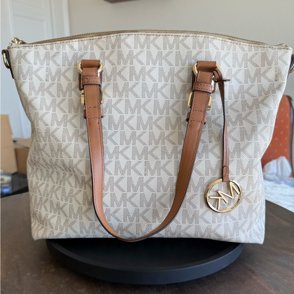 Michael Kors Signature Jet Set Zip Tote Vanilla Large Monogram Bag